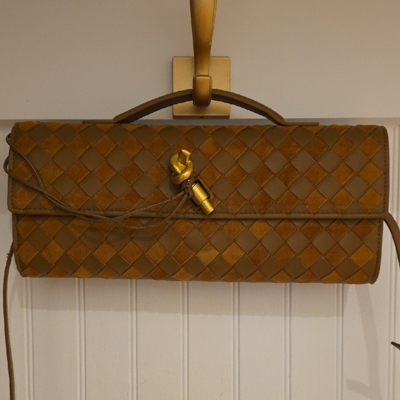 Elegant Leather Cashmere Tan Woven Clutch - Picture 9 of 10